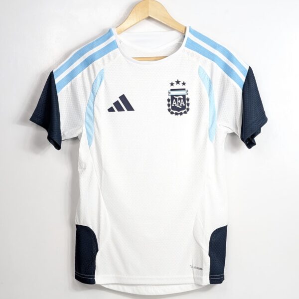 Train like a champion with the Argentina 🩵 World Cup 2026 Training Kit