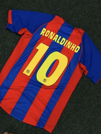 FC Barcelona’s memorable football eras with the FC Barcelona 🇪🇸 2004/05 Home Kit