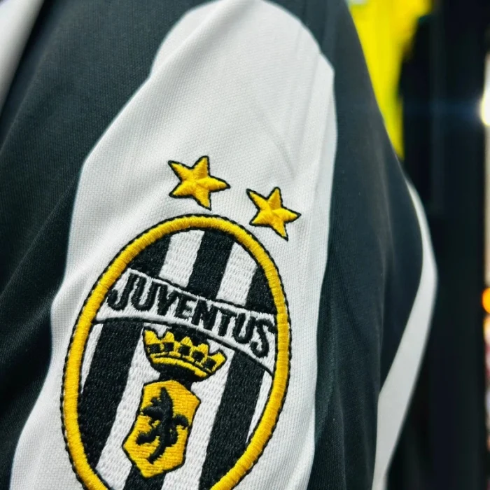 Juventus 1997–98 Home Kit Black White Stripes